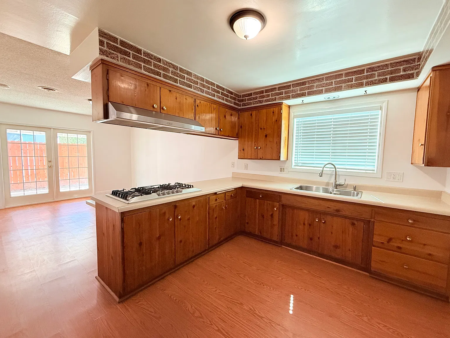 4 bed, 1961 sqft, $4,300 — Photo 3