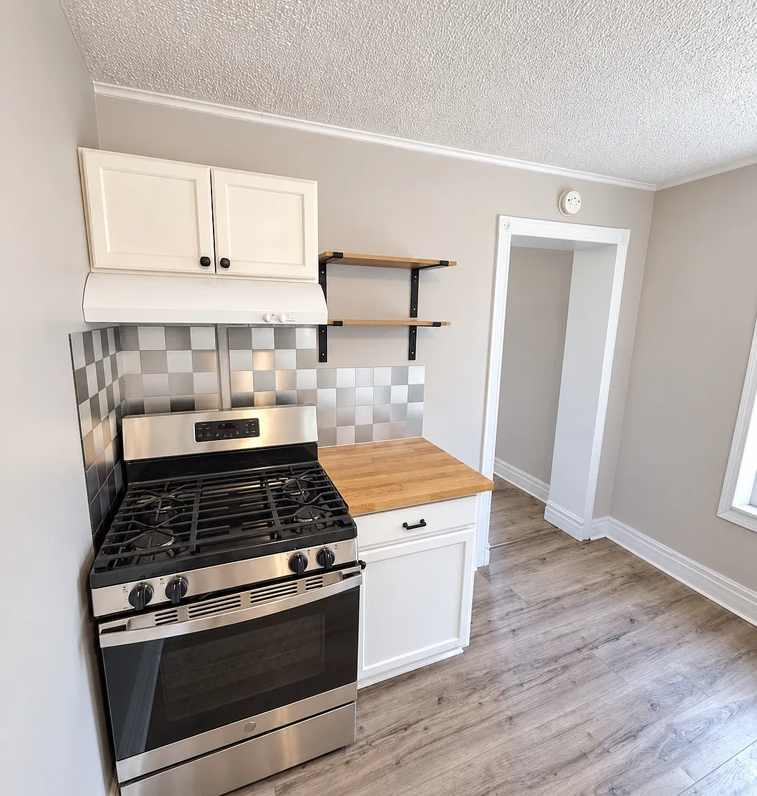 2 bed, 1000 sqft, $1,500 — Photo 3