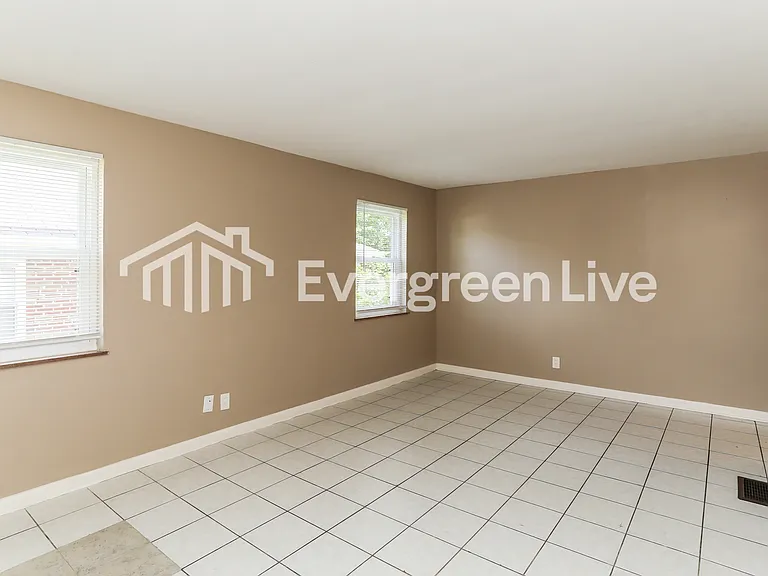 4047 Washington Ave — Photo 4