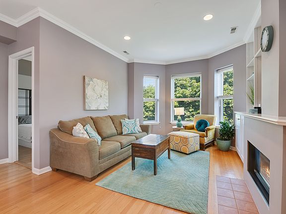 3rd image of 1455 W Cuyler Ave #1W