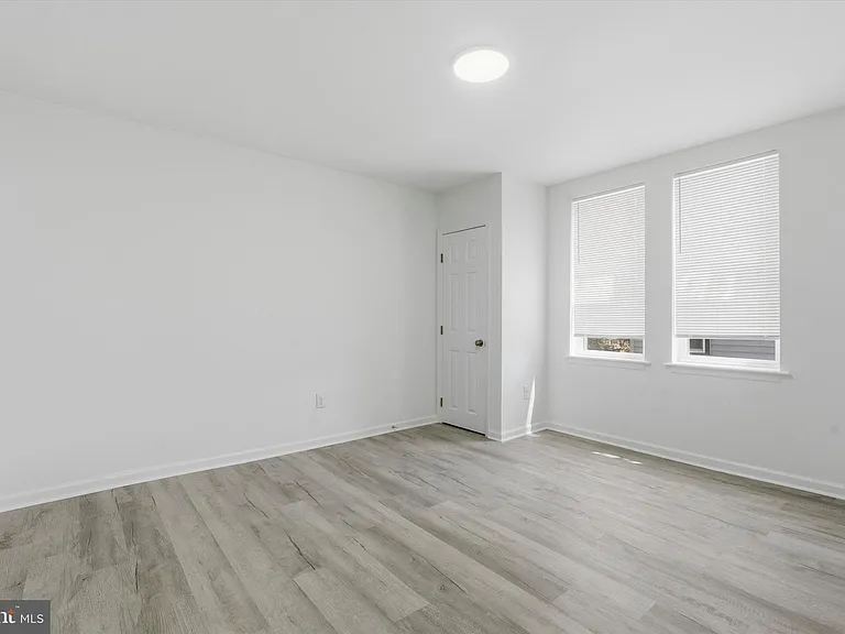 2209 W Toronto St — Photo 9