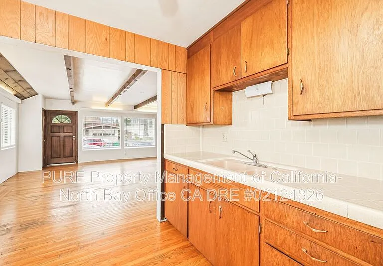 420 Carrillo St — Photo 9