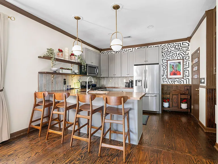 19 Aiken St — Photo 4