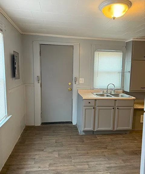 319 Dexter St — Photo 3