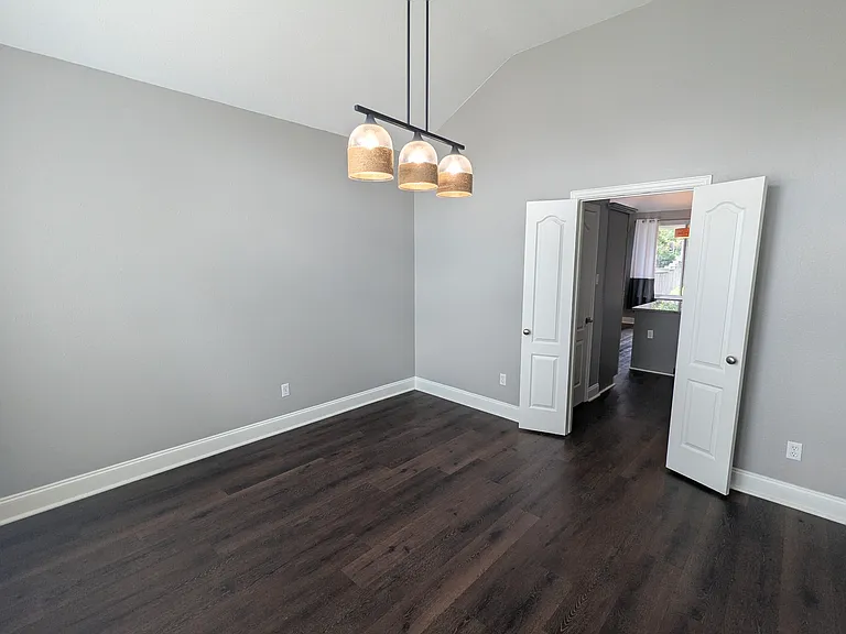 2807 Freedom Cir — Photo 10