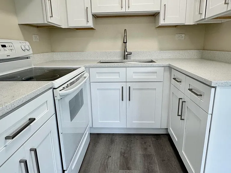 417 SE 12th Ct #8 — Photo 5