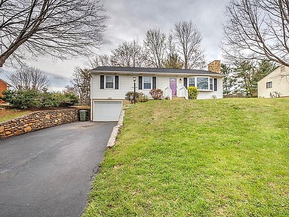 3rd image of 1506 Millwood Dr