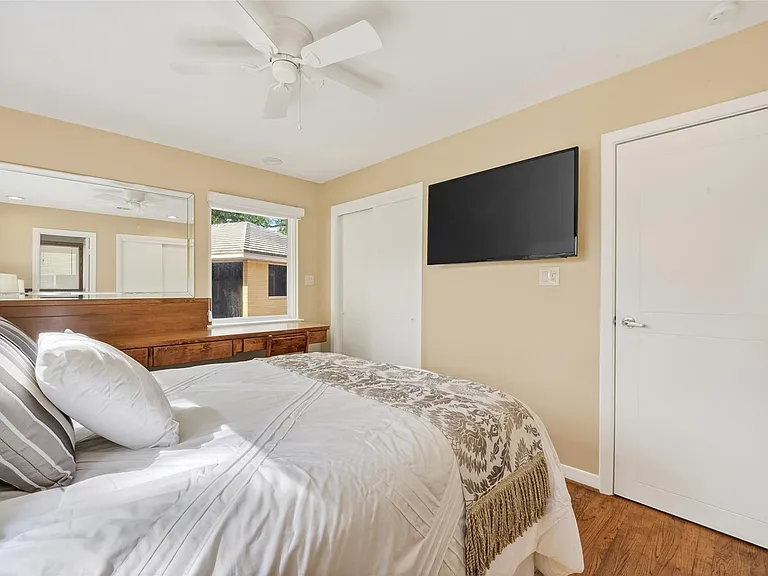 11230 Huggins Dr — Photo 28
