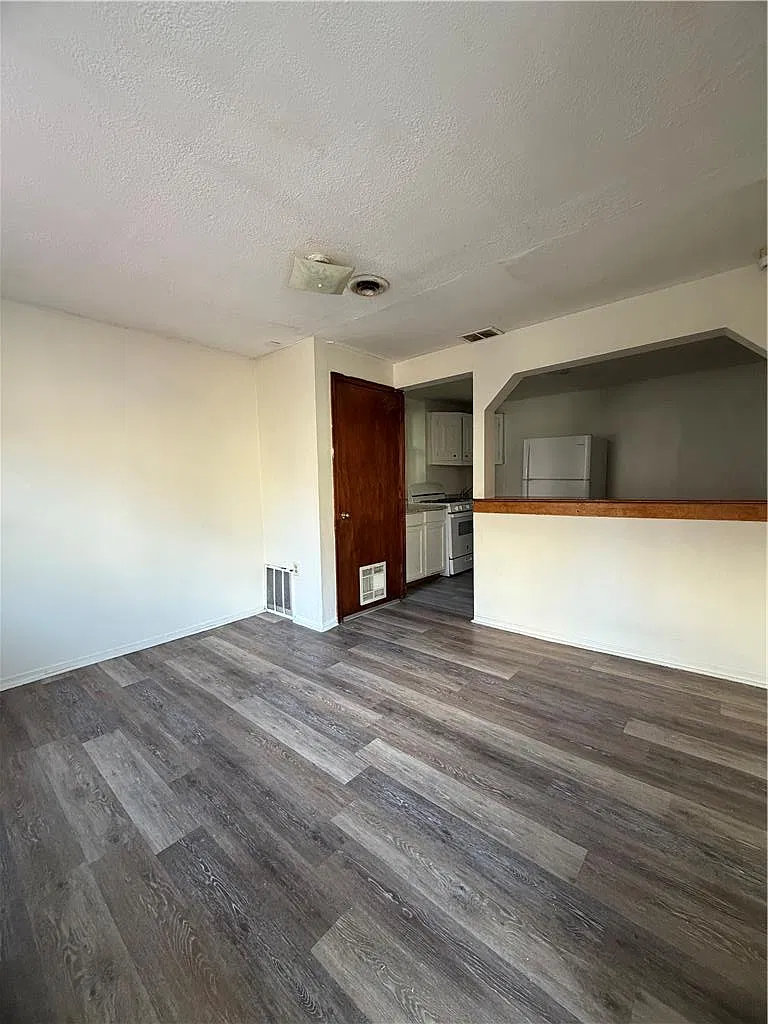 1 bed, 1.0 bath, 500 sqft, $1,200 — Photo 2