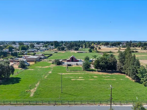 6837 Eleanor Rd, Oakdale, CA 95361