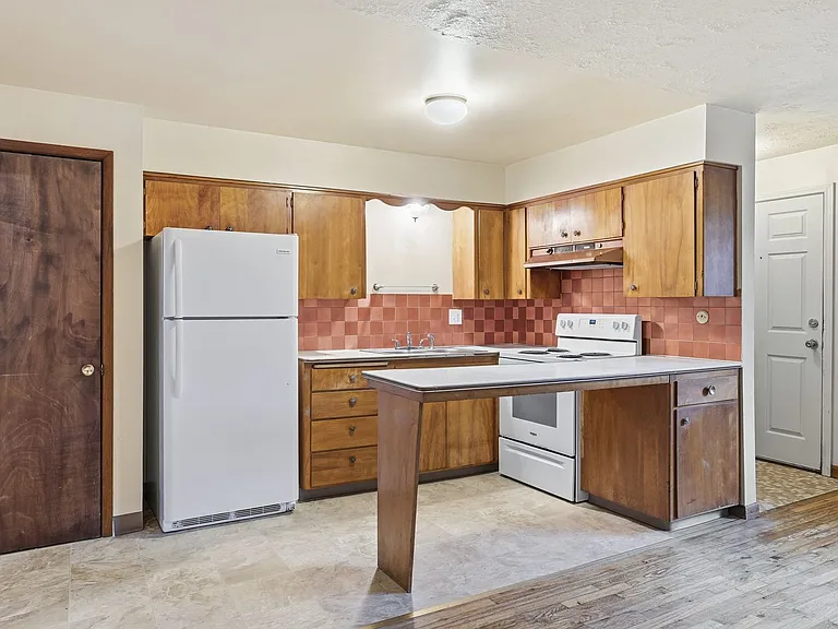 1611 W 8th Ave — Photo 7