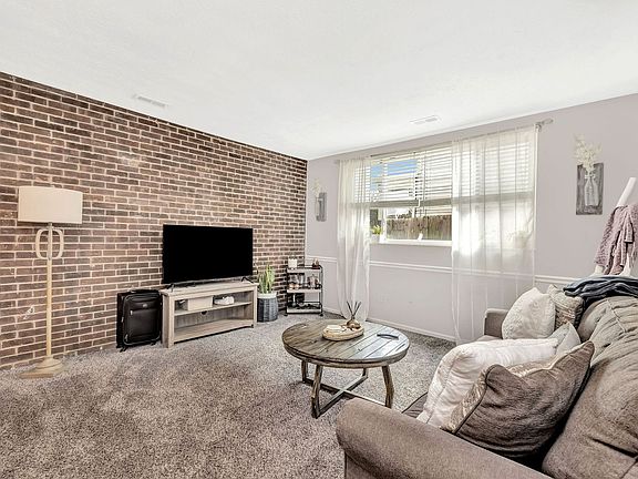 3rd image of 721-723 Delta Ave #721-04