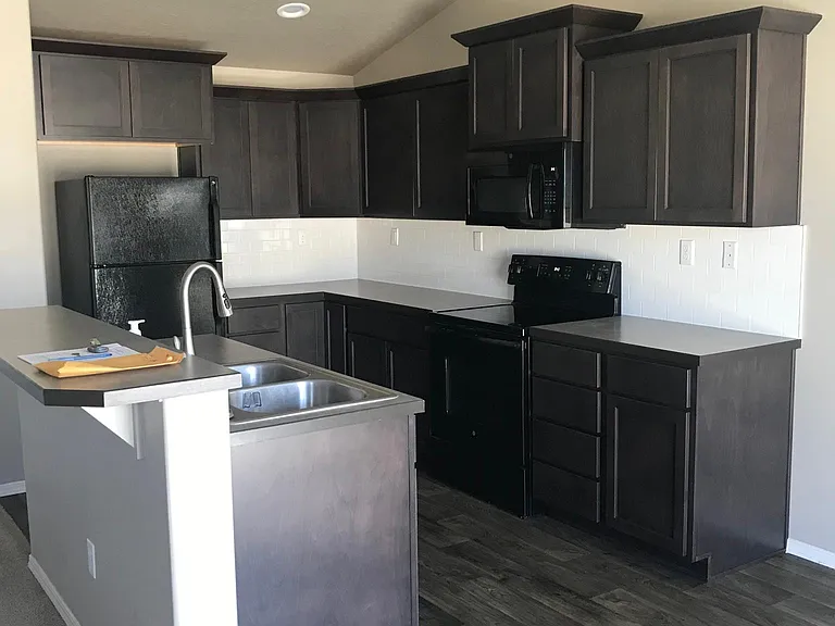 2535 W Skylar St — Photo 2