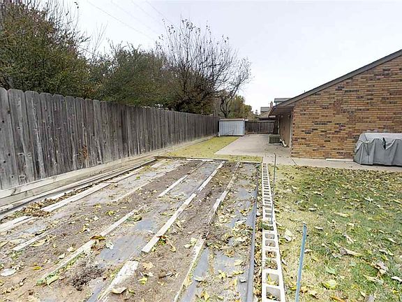 3rd image of 2626 Jenny Ln