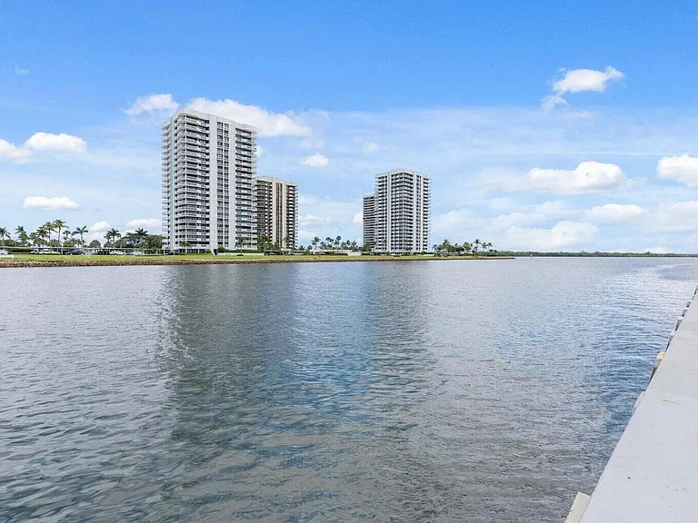 20 Yacht Club Dr #405 — Photo 4