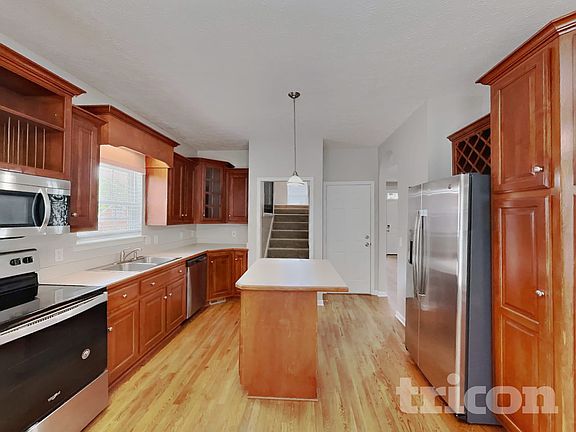 5th image of 316 Lone Oak Dr