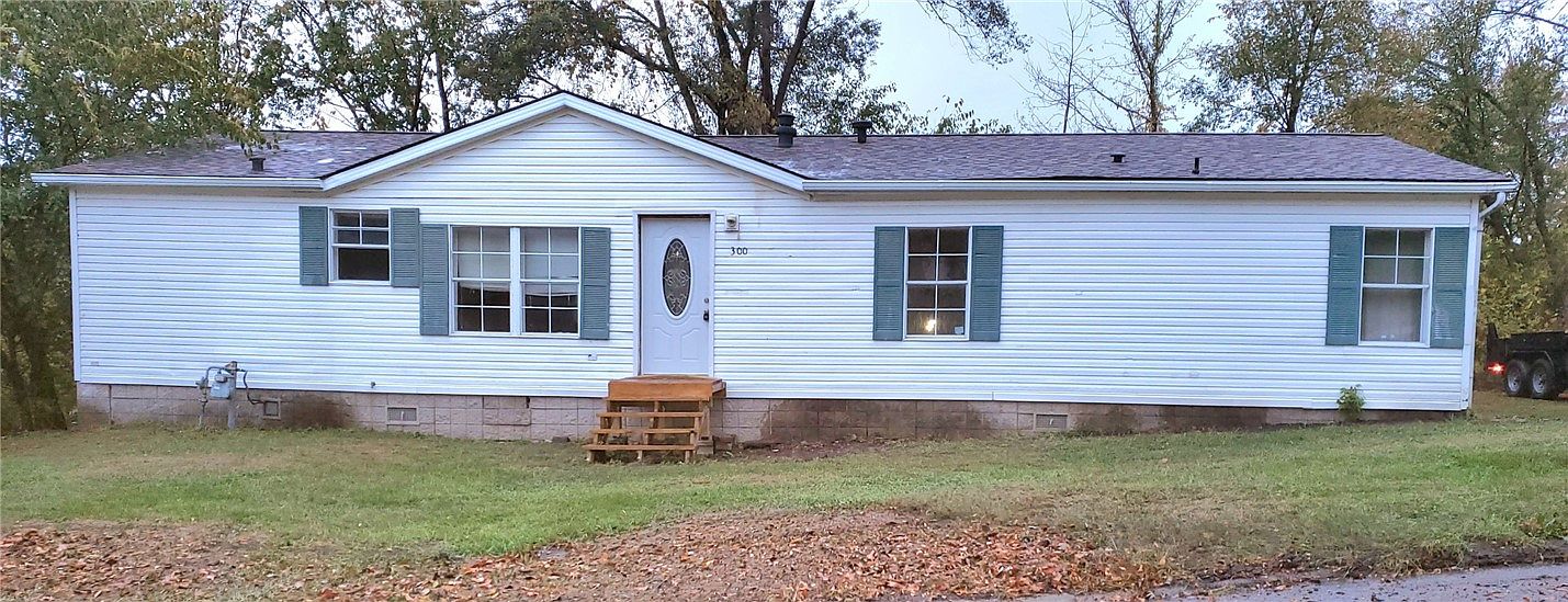 300 E Front St, Colfax, IA 50054 Zillow