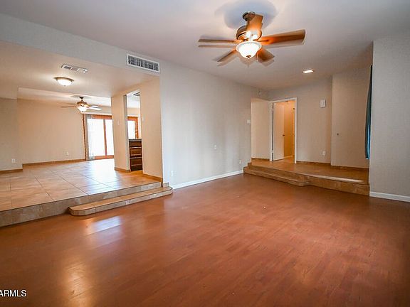 3rd image of 1148 E Diamond Dr