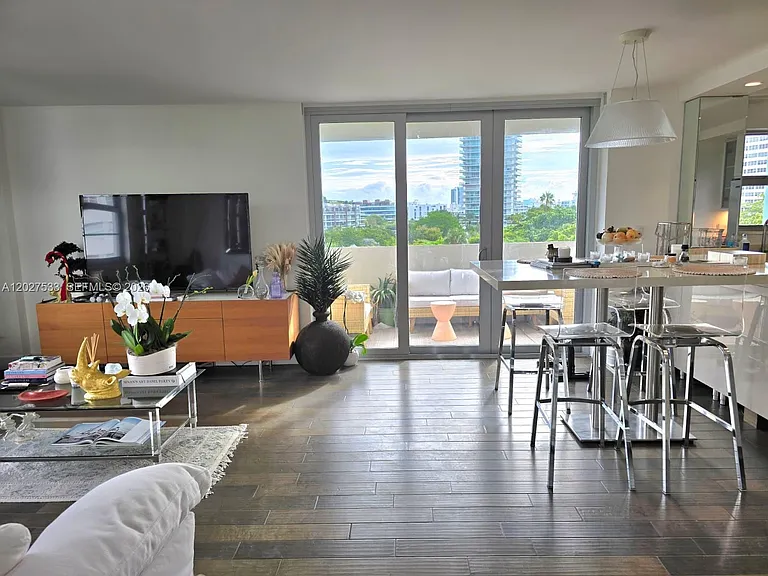 5 Island Ave #5J — Photo 9