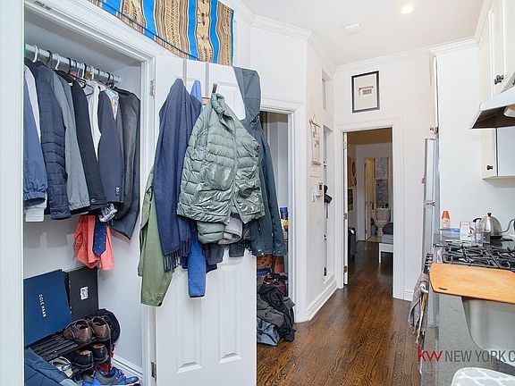 5th image of 54 Barrow St APT 1A