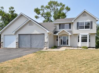 122 Pheasant Ridge Dr, Montrose, MN 55363