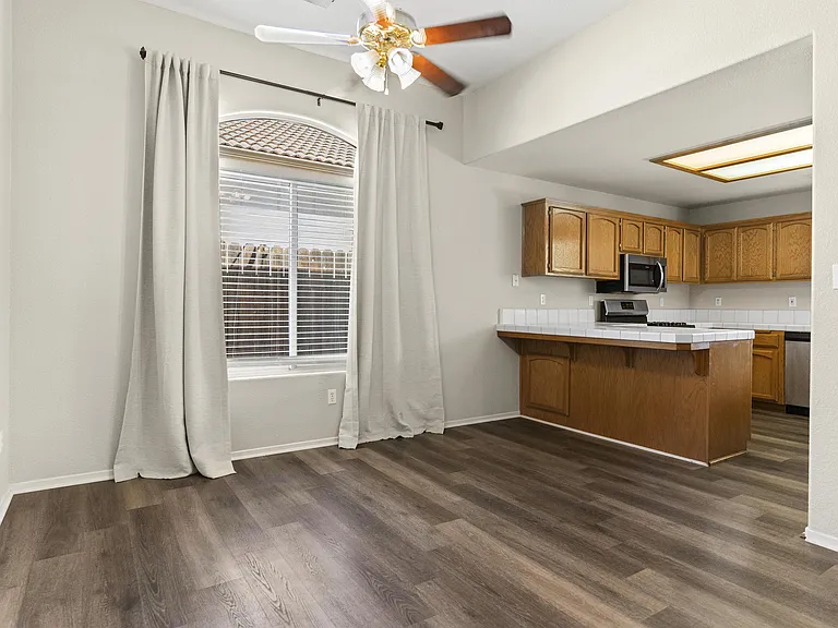 10621 Tivoli Ct — Photo 11