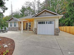 1872 Lake Dr, Camano Island, WA 98282