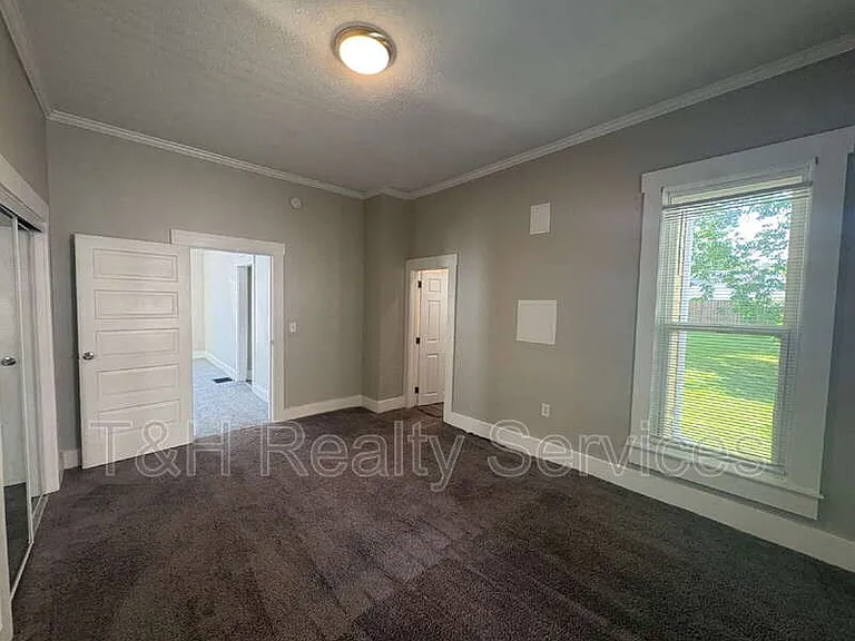413 W Franklin St — Photo 12