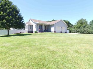 175 Ridgeview Dr, Tabor, SD 57063
