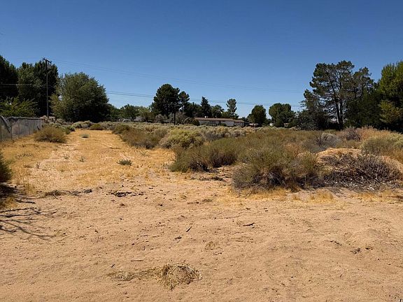 4th image of 16844 Mountain View Ave