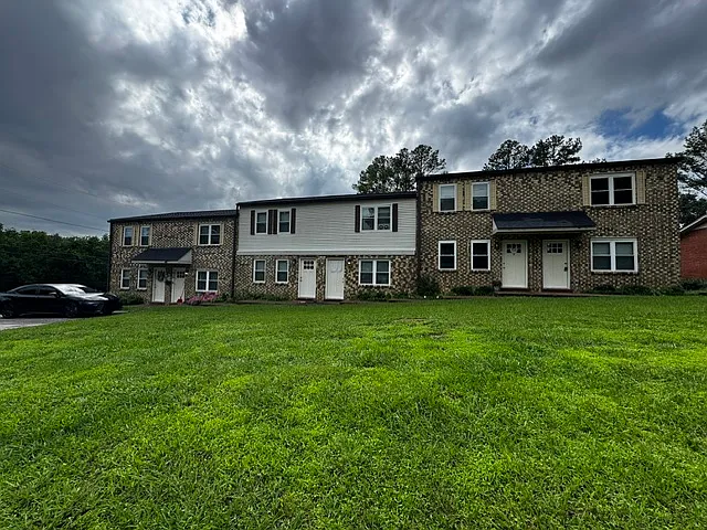 2 bed, 1.5 bath, 972 sqft, $1,300 — Photo 1