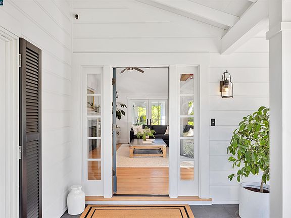 5th image of 942 Raintree Pl