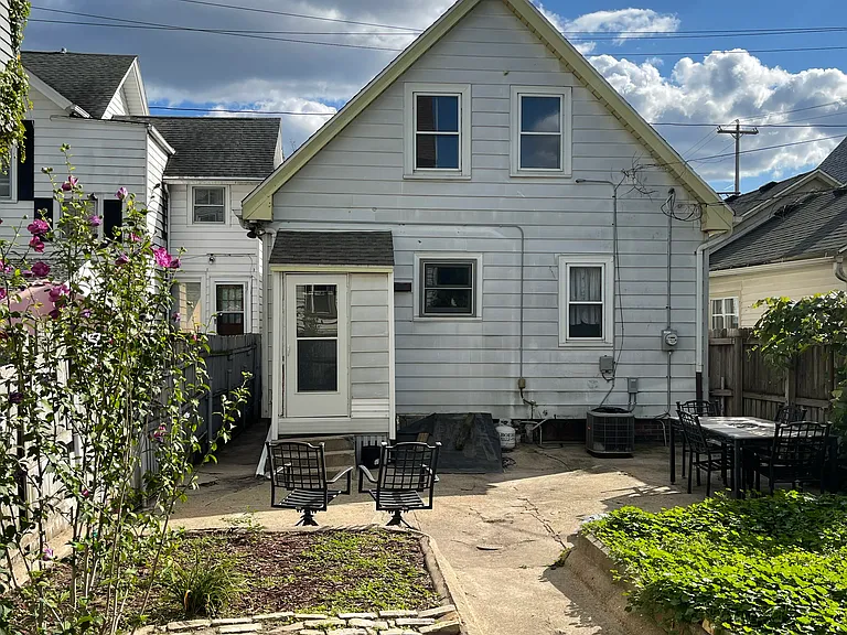 830 E Brady St — Photo 15