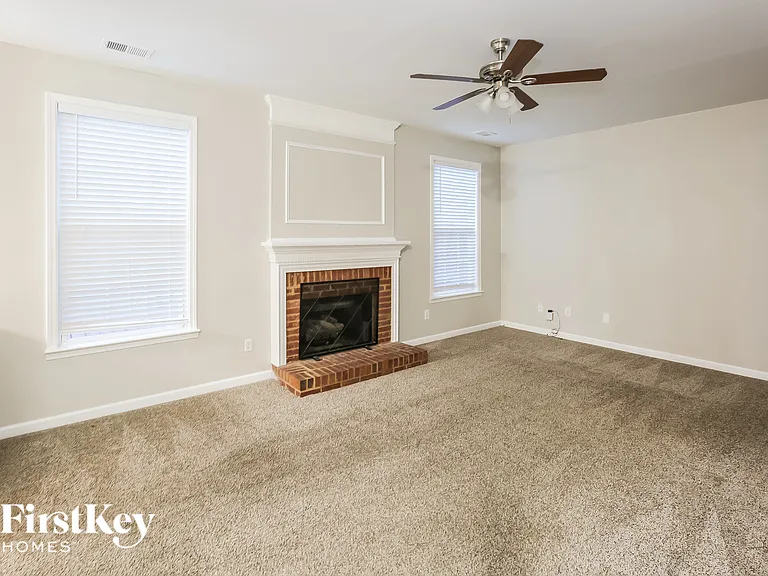 8802 Glenover Cir — Photo 3