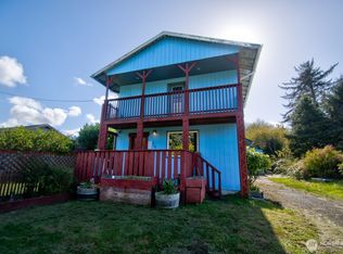 715 Copalis Beach Road, Copalis Beach, WA 98535