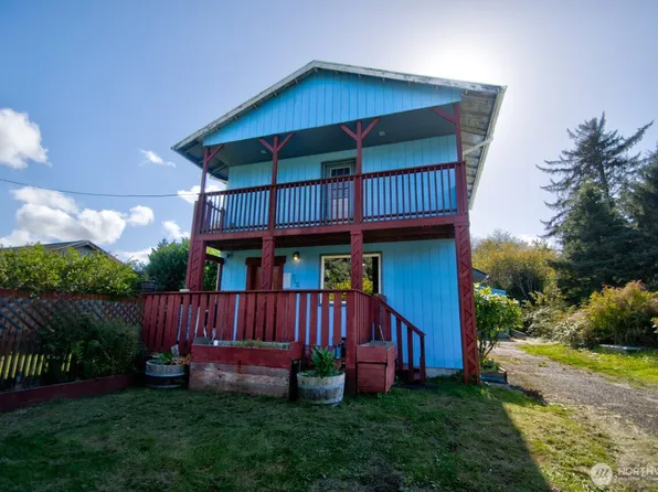 715 Copalis Beach Road, Copalis Beach, WA 98535