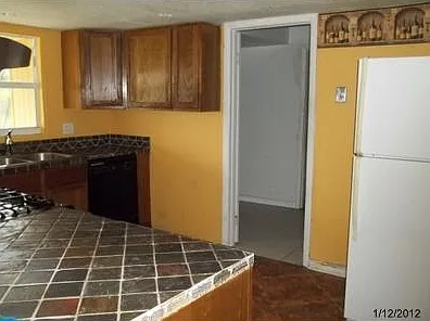 4 bed, 1373 sqft, $3,200 — Photo 3