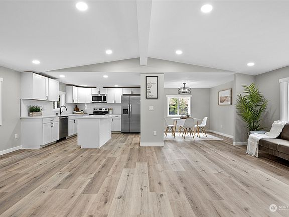 3rd image of 11809 204th Avenue E