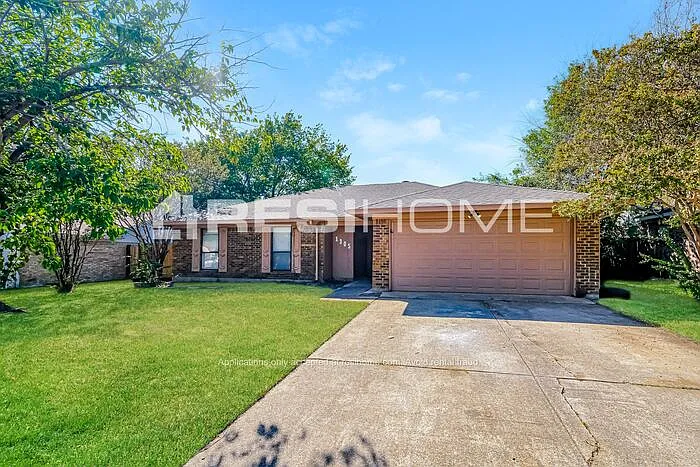 1305 Duvall Dr — Photo 1