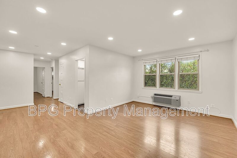 1st image of 4635 20th Rd N APT 6