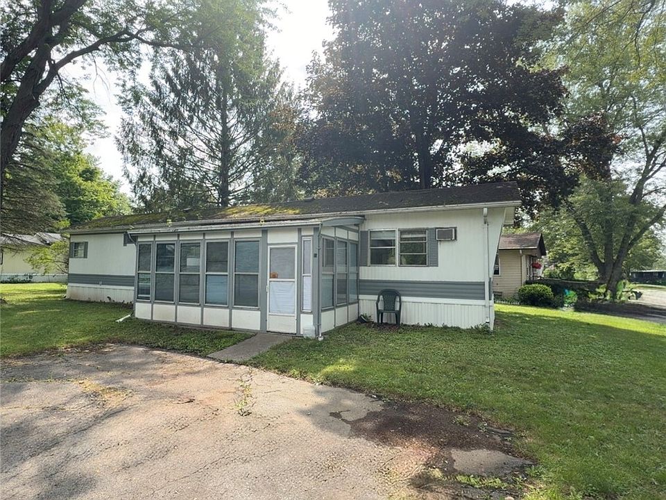 2nd image of 15 Lakewood Vlg