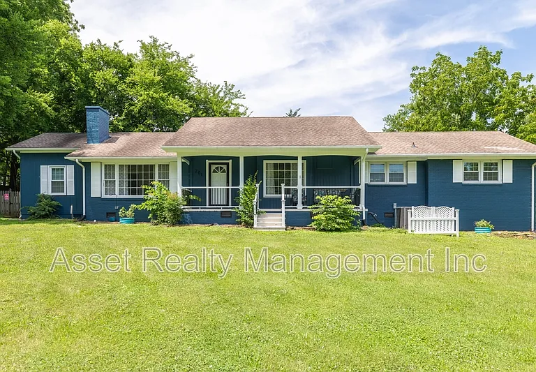 201 Farlow Dr — Photo 1
