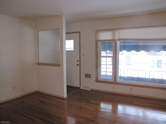 2nd image of 1215 Bonnie Ln
