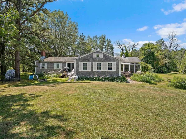2 Highfield Rd, Newburyport, MA 01951