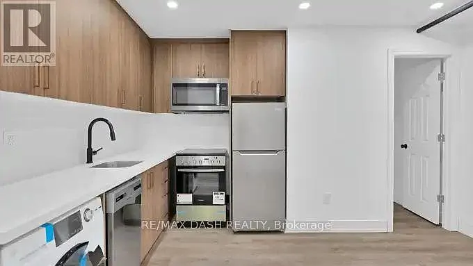 917 Saint Clair Ave W #30 — Photo 38