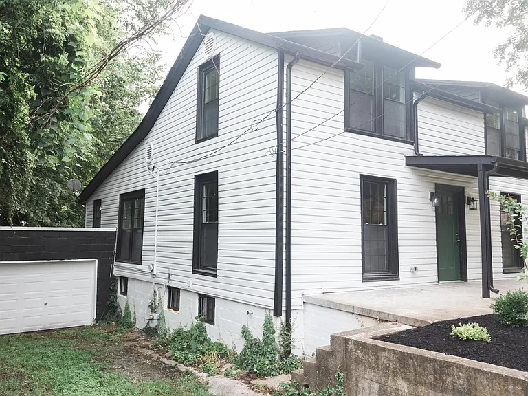25 Lawn St — Photo 3
