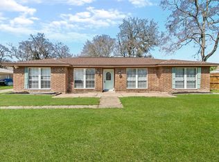54 W Sagebrush St, Lake Jackson, TX 77566