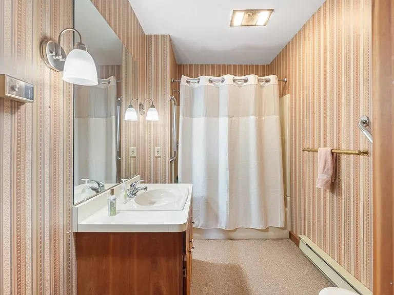 51 Main St — Photo 11