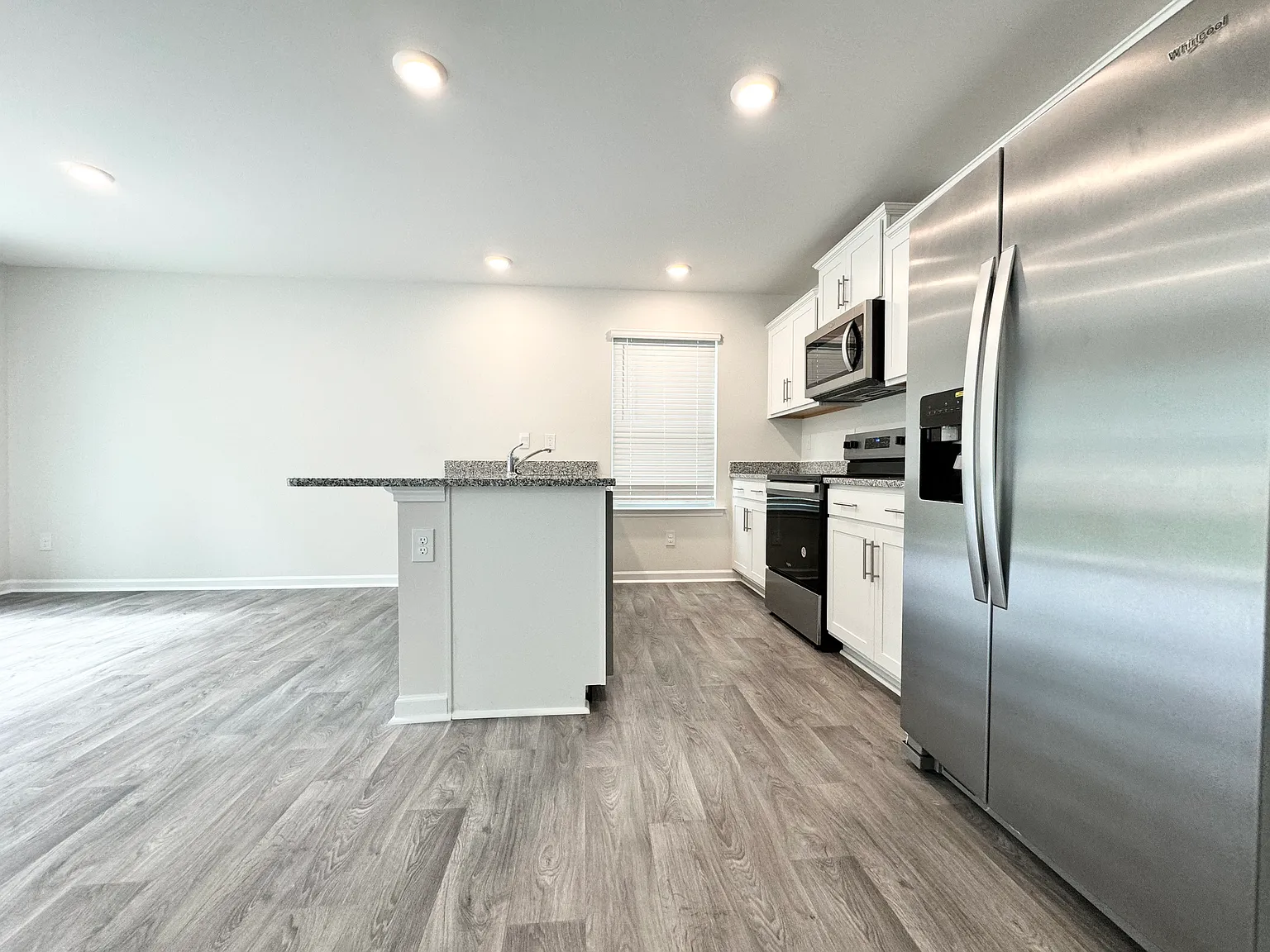 4 bed, 2.5 bath, 1601 sqft, $2,150 — Photo 3