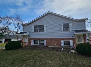 843 Rhodes St, Woodstock, IL 60098